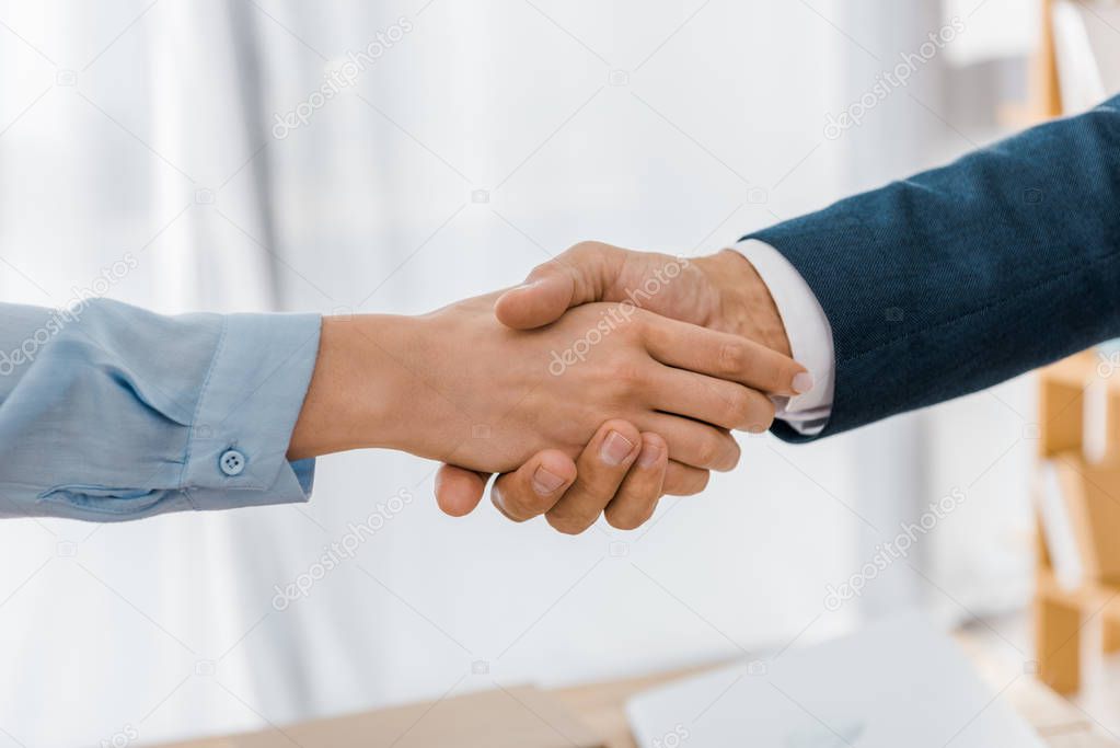 Vertragsunterzeichnung zwischen Veranstalter und Sponsor